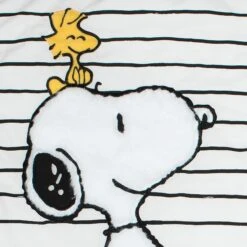 Classic Snoopy 3-Piece Crib Bedding Set -Lambs & Ivy classic snoopy quilt detail c